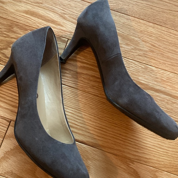 Dark gray heels - Picture 4 of 13